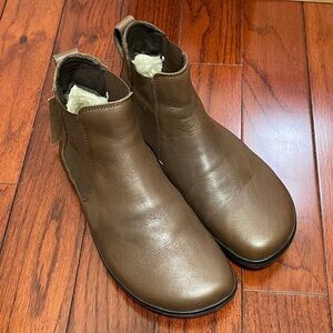 NWT Women’s Classic Brown Leather barefoot boots